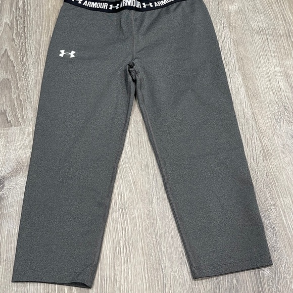 Under Armour Pants - Under Armour Leggings Small Capri Gray